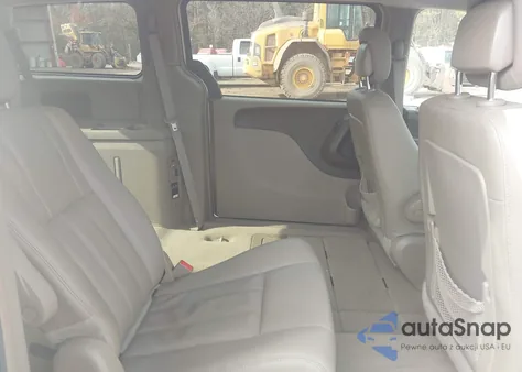 2016 Chrysler Town & Country Touring z USA, uszkodzony, nr VIN 2C4RC1BG8GR213163